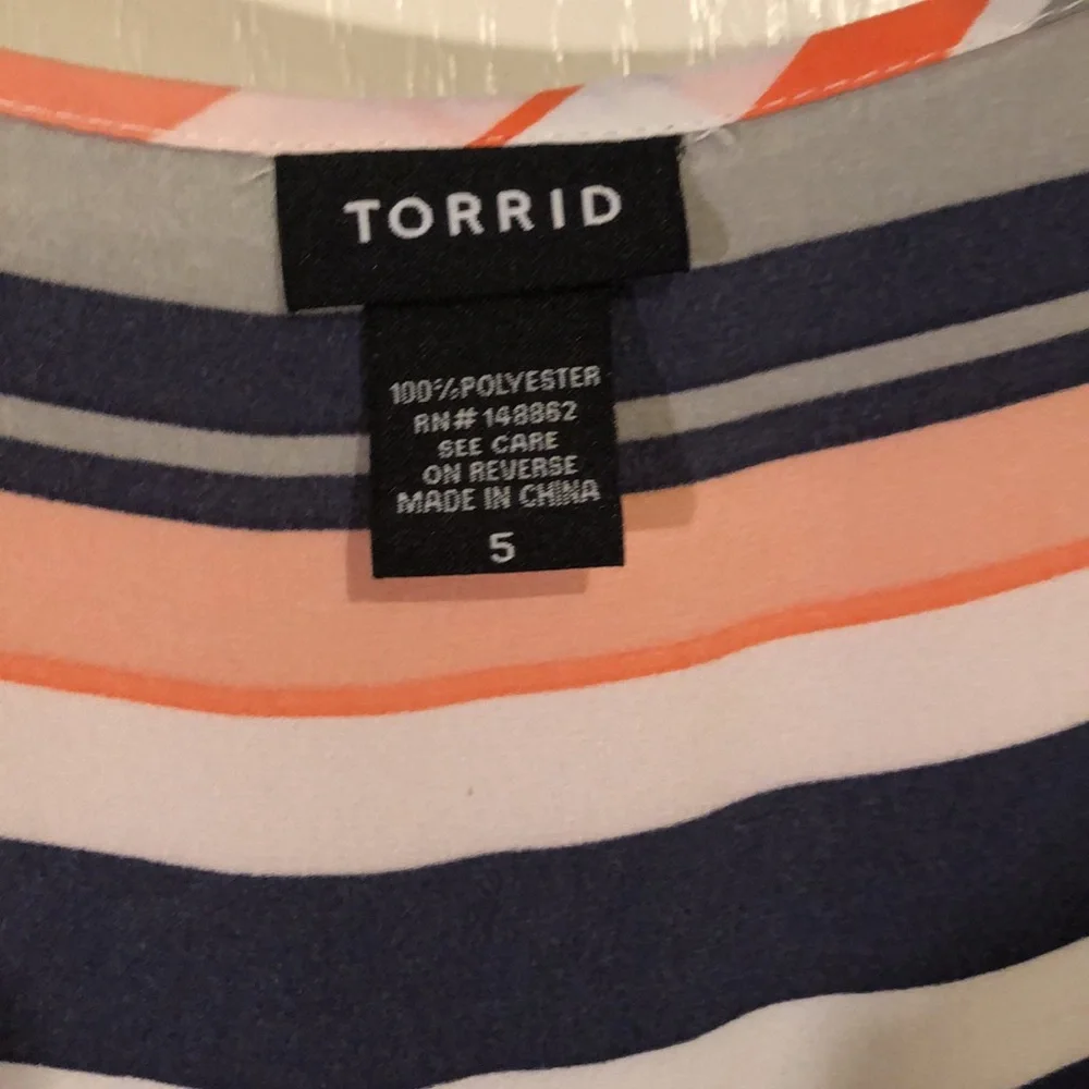 TORRID Plus Size Woman Top Size 5X - Picture 2 of 4